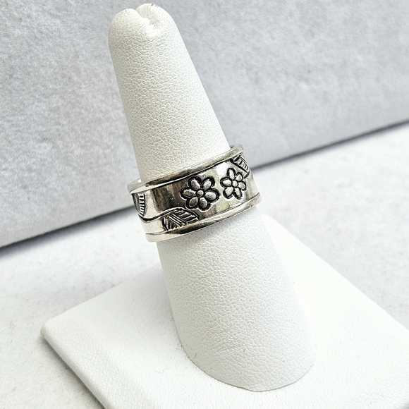 Satya 925 Silver Lotus Flower Band Ring 7.5 - Picture 3 of 12